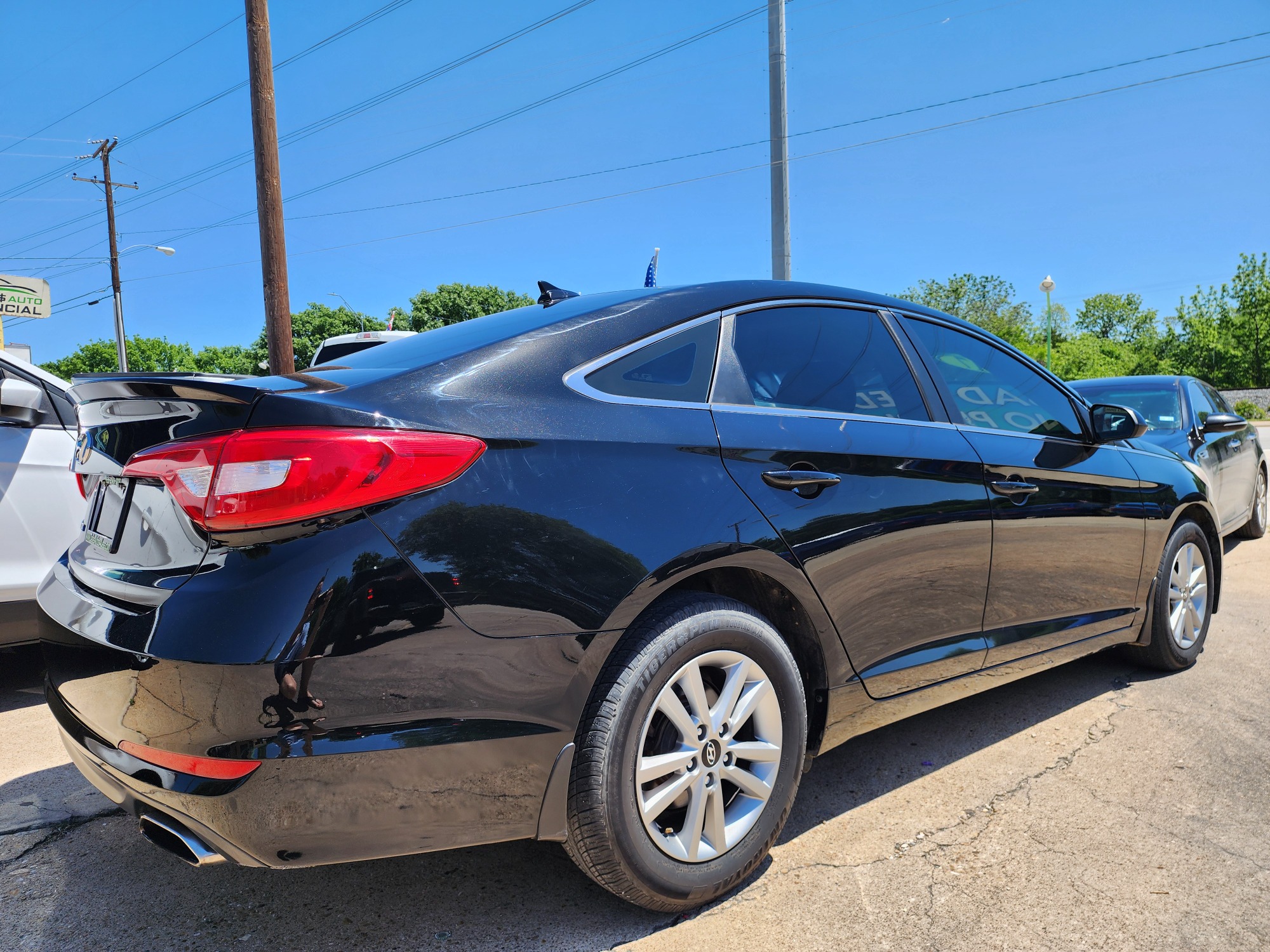 2015 BLACK Hyundai Sonata SE (5NPE24AF7FH) , AUTO transmission, located at 2660 S.Garland Avenue, Garland, TX, 75041, (469) 298-3118, 32.885551, -96.655602 - Welcome to DallasAutos4Less, one of the Premier BUY HERE PAY HERE Dealers in the North Dallas Area. We specialize in financing to people with NO CREDIT or BAD CREDIT. We need proof of income, proof of residence, and a ID. Come buy your new car from us today!! This is a Very clean 2015 HYUNDAI SON - Photo #3